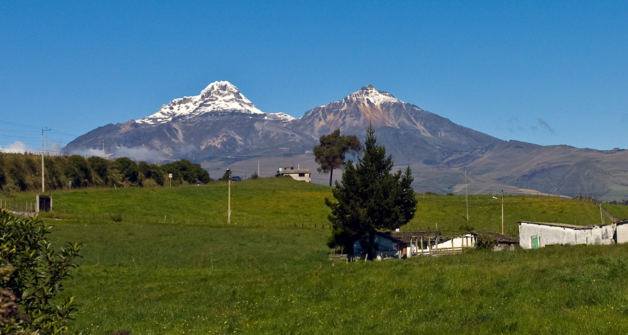 Iliniza Norte summit and surrounding terrain
