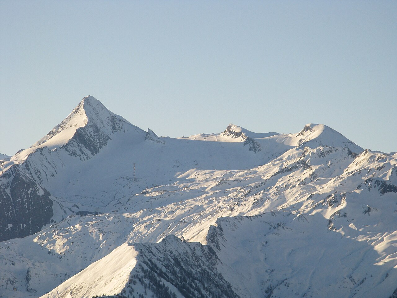 Kitzsteinhorn summit and surrounding glaciated terrain